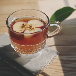 An image of the Apple Toddy cocktail submitted by Toby that contains Apple Brandy, Apple, Sugar, Water and Nutmeg