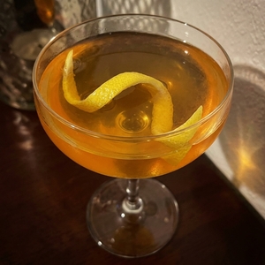 An image of the Angel Face cocktail submitted by n0tquitethere that contains London Dry Gin, Applejack, Apricot Brandy and Lemon