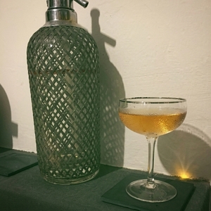 An image of the Esmerald cocktail submitted by Toby that contains Irish Whiskey, Sweet Vermouth and Orange Bitters