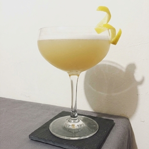An image of the Twelve Rounds cocktail submitted by Toby that contains Single Malt Scotch, Galliano L'authentico, Curaçao Triple Sec, Lemon, Absinthe and Lemon